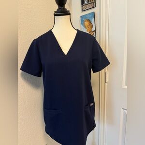 Women’s Figs Casma Three Pockets Top .